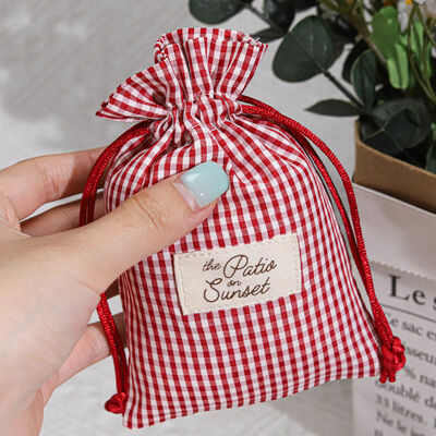 Reusable Red Plaid Cotton Drawstring Packing Bag With Fabric Label Cotton Logo Cotton Drawstring Perfume Storage Bag