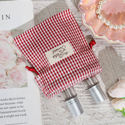 Reusable Red Plaid Cotton Drawstring Packing Bag With Fabric Label Cotton Logo Cotton Drawstring Perfume Storage Bag